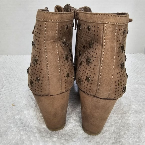 Mia Embellished Wedge Ankle Boots Size 6 one stud missing on outer right boot - Picture 5 of 7